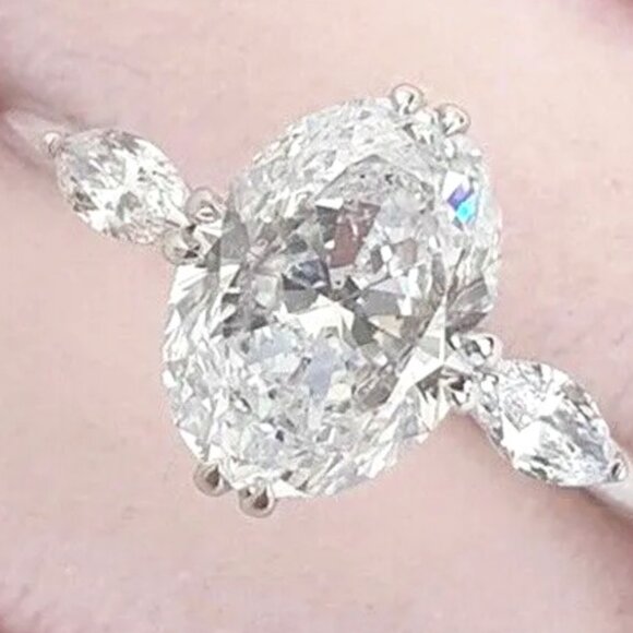 🆕 Stunning Large 6.50ctw Oval & Marquise Side Diamond Engagement /Promise Ring - Picture 2 of 5